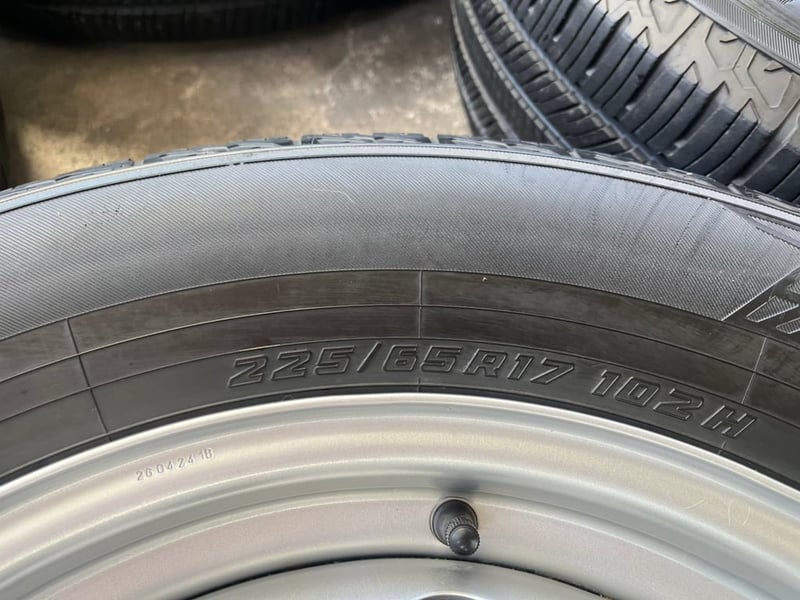 ล้อกระทะ 6รู139 Toyota ขอบ 17 แถมยาง 225-65-17 Yokohama ปลายปี 20 ล้อกระทะ 6รู139 Toyota ขอบ 17 แถมยาง 225-65-17 Yokohama ปลายปี 20