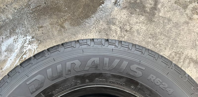 ยาง 195R14 Bridgestone ปี 24 เหมาะสำหรับ รถกระบะบรรทุกตัวเตี้ย ยาง 195R14 Bridgestone ปี 24 เหมาะสำหรับ รถกระบะบรรทุกตัวเตี้ย