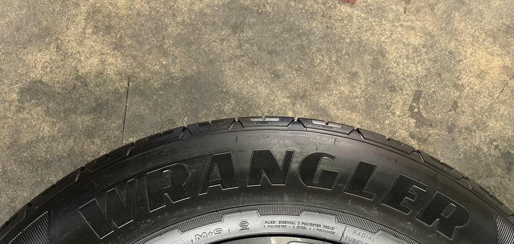 ยางใหม่ป้ายแดง 255-65-18 Goodyear ปลายปี 22 ใหม่กริ๊บ ยางใหม่ป้ายแดง 255-65-18 Goodyear ปลายปี 22 ใหม่กริ๊บ