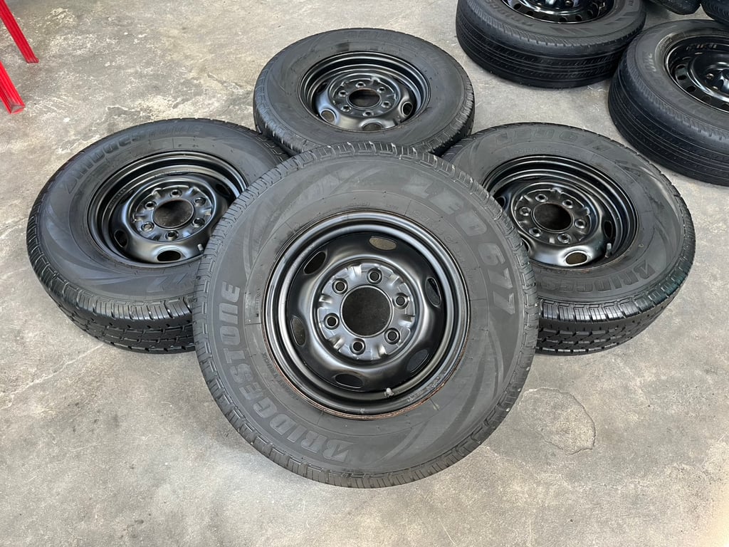 ล้อกระทะ 6รู139 Ford ขอบ 14 สีดำ แถมยาง 195R14 Bridgestone ล้อกระทะ 6รู139 Ford ขอบ 14 สีดำ แถมยาง 195R14 Bridgestone