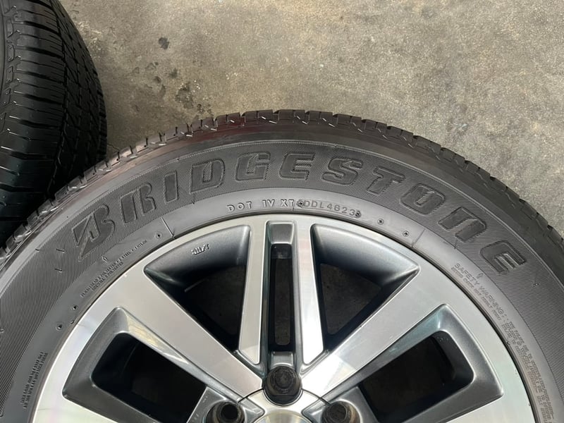 ล้อแม็ก Toyota Fortuner ตัวท็อป ขอบ 18 พร้อมยาง 265-60-18 Bridgestone ปลายปี 23