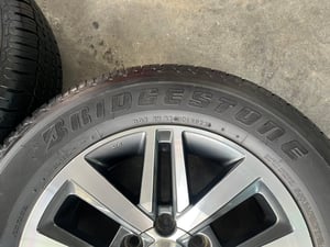 ล้อแม็ก Toyota Fortuner ตัวท็อป ขอบ 18 พร้อมยาง 265-60-18 Bridgestone ปลายปี 23