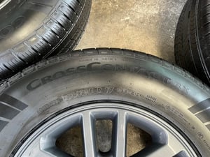 ล้อแม็ก Toyota Fortuner BMC ขอบ 17 สีเทาดำ พร้อมยางป้ายแดง 265-65-17 Continental ปี 25