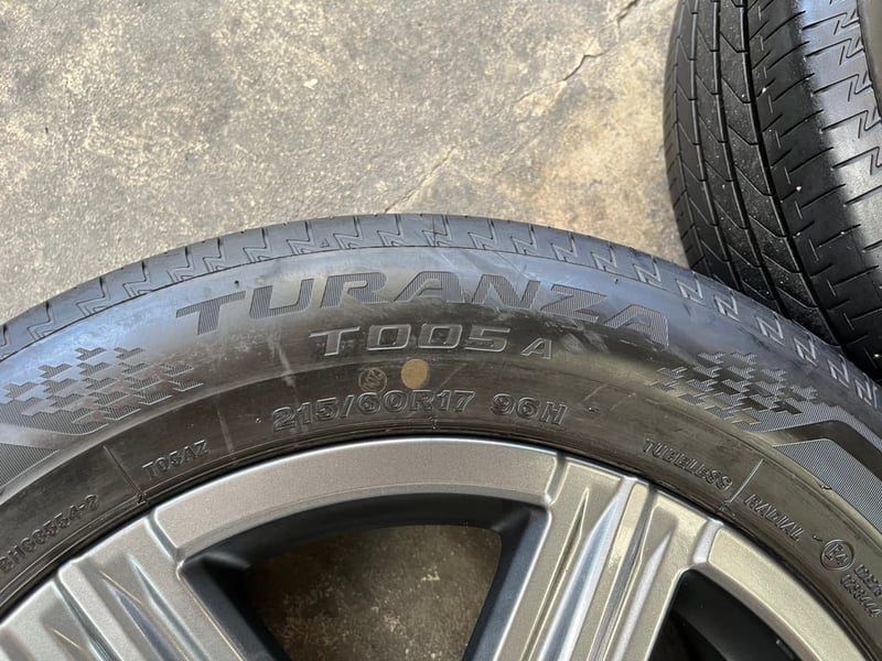 ล้อแม็ก Honda HRV ขอบ 17 พร้อมยาง 265-60-17 Bridgestone ปี 23 ล้อแม็ก Honda HRV ขอบ 17 พร้อมยาง 265-60-17 Bridgestone ปี 23