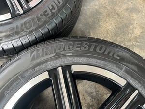 ล้อแม็ก Honda HRV ตัวท็อป ขอบ 17 ดำหน้าเงา พร้อมยาง 215-60-17 Bridgestone ปี 22
