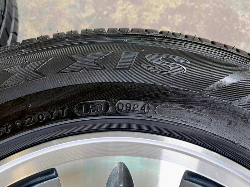 ล้อแม็ก Honda CRV ขอบ 15 เทาหน้าเงา พร้อมยาง 205-70-15 Maxxis ปี 24