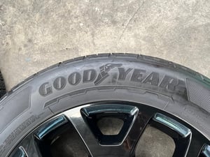 ล้อแม็ก Ford Everest Next-Gen Sport ขอบ 20 สีดำ พร้อมยาง 255-55-20 GoodYear ปลายปี 22