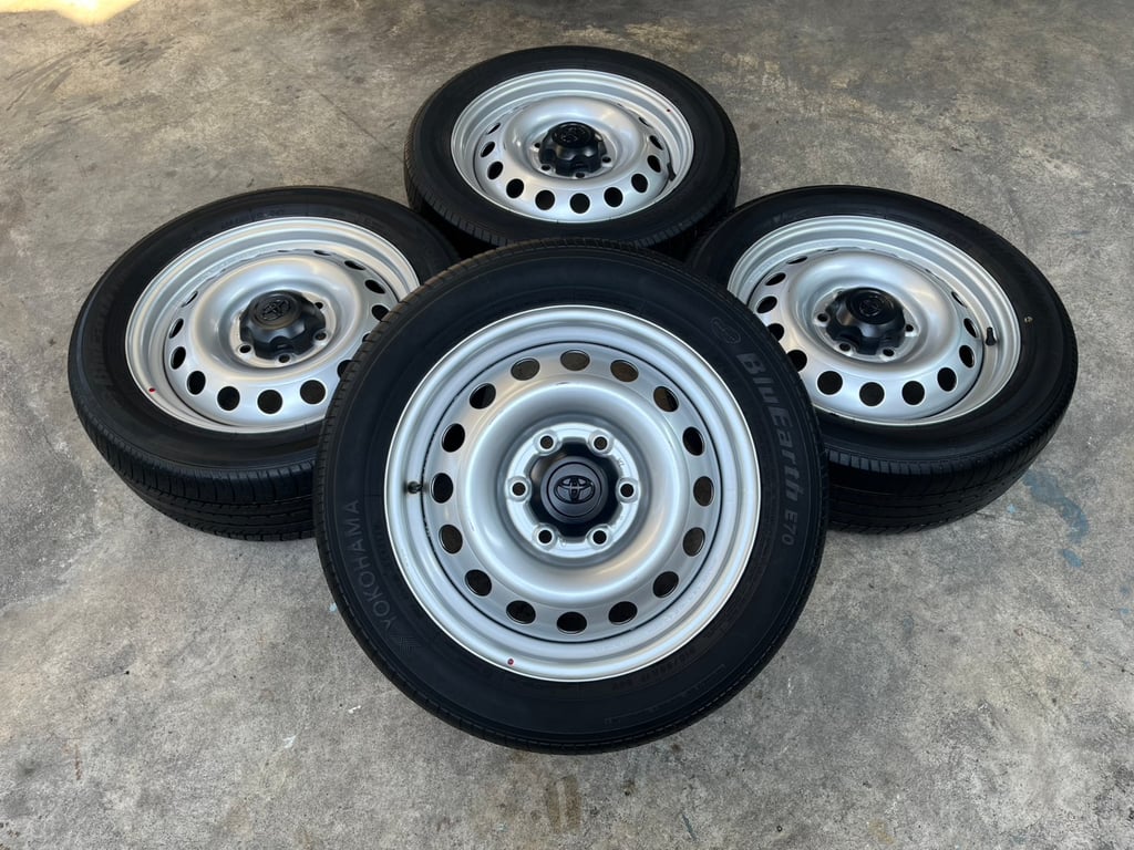 ล้อกระทะ 6รู139 Toyota ขอบ 17 สีบอร์น แถมยาง 215-55-17 Yokohama ปี 19