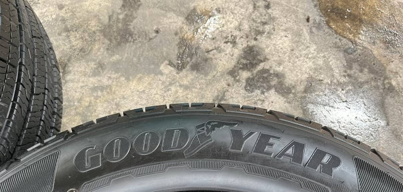 ยางป้ายแดง 255-55-20 GoodYear ปี 25 สวยกริ๊บ เหมาะสำหรับ รถกระบะตัวสูง และ SUV ทุกรุ่น ยางป้ายแดง 255-55-20 GoodYear ปี 25 สวยกริ๊บ เหมาะสำหรับ รถกระบะตัวสูง และ SUV ทุกรุ่น