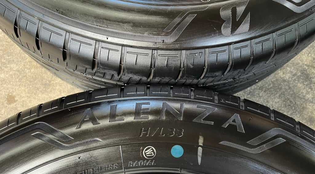 ยางน้องๆป้ายแดง 215-60-17 Bridgestone ปี 25 สวยกริ๊บ ยางน้องๆป้ายแดง 215-60-17 Bridgestone ปี 25 สวยกริ๊บ