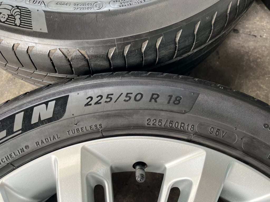 ล้อแม็ก ISUZU D-Max รุ่นใหม่ล่าสุด ขอบ 18 แถมยาง 225-50-18 Michelin ปี 20 ล้อแม็ก ISUZU D-Max รุ่นใหม่ล่าสุด ขอบ 18 แถมยาง 225-50-18 Michelin ปี 20