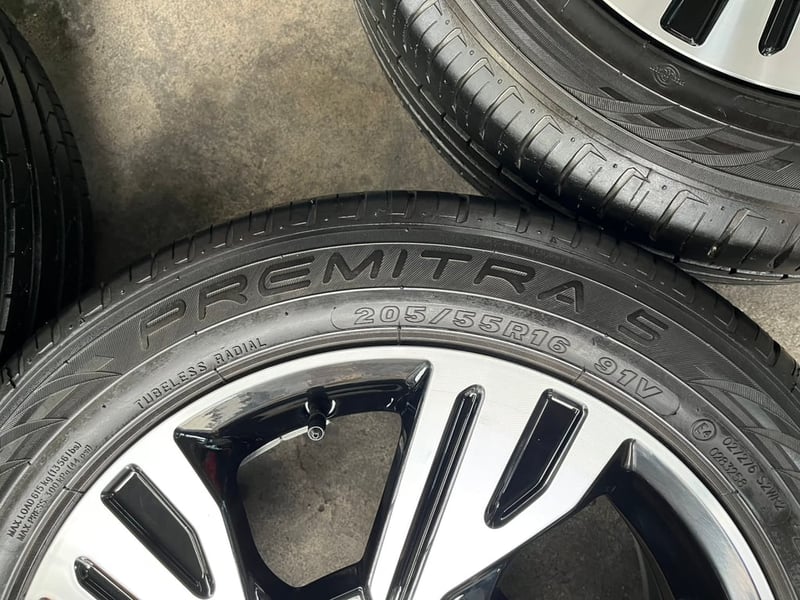 ล้อแม็กป้ายแดง 5รู114 Mitsu Xpander ขอบ 16 ดำหน้าเงา พร้อมยาง 205-55-16 Maxxis ปี 22