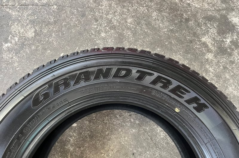 ยางป้ายแดง 225-70-17 Dunlop ปี 25 สวยกริ๊บ ถอดจากรถป้ายแดง