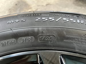 ล้อแม็กป้ายแดง Ford Everest Next-Gen Sport ขอบ 20 สีดำ พร้อมยางป้ายแดง 255-55-20 GoodYear ปี 25