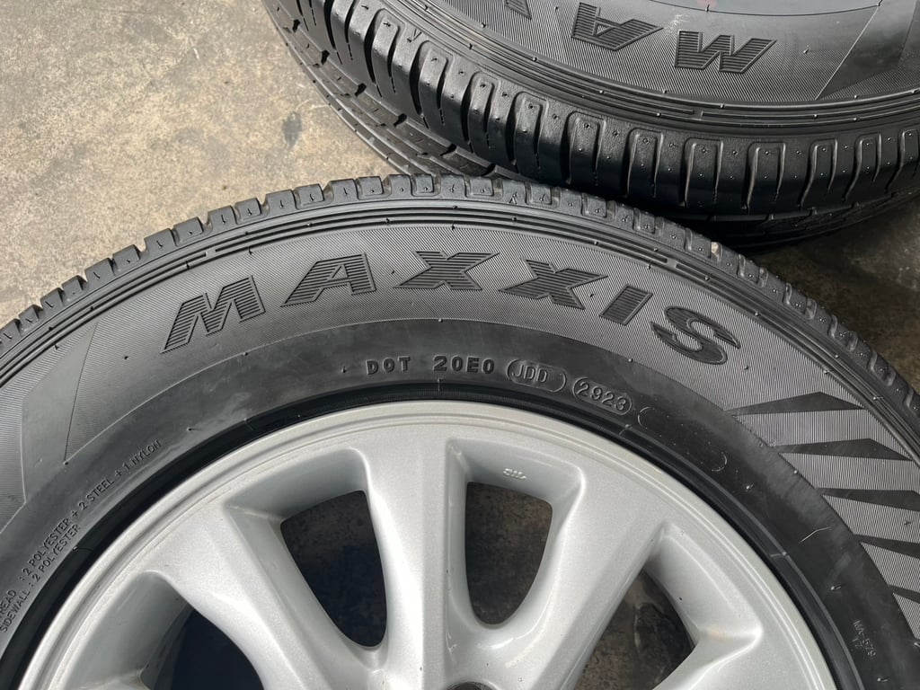 ล้อแม็ก 5รู114 Toyota ขอบ 15 พร้อมยาง 215-70-15 Maxxis ปี 23 ล้อแม็ก 5รู114 Toyota ขอบ 15 พร้อมยาง 215-70-15 Maxxis ปี 23