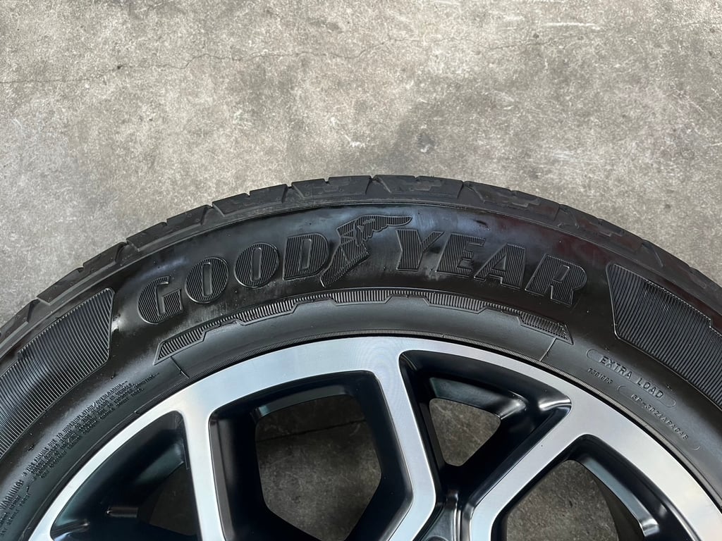 ล้อแม็ก Ford Everest Wildtrak รุ่นใหม่ล่าสุด ขอบ 20 ดำหน้าเงา พร้อมยาง 255-55-20 GoodYear ปี 23 ล้อแม็ก Ford Everest Wildtrak รุ่นใหม่ล่าสุด ขอบ 20 ดำหน้าเงา พร้อมยาง 255-55-20 GoodYear ปี 23