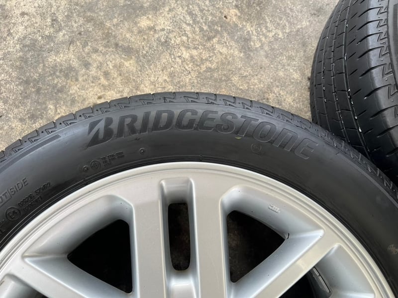 ล้อแม็ก 6รู139 Toyota ขอบ 17 พร้อมยาง 215-55-17 Bridgestone ปลายปี 22