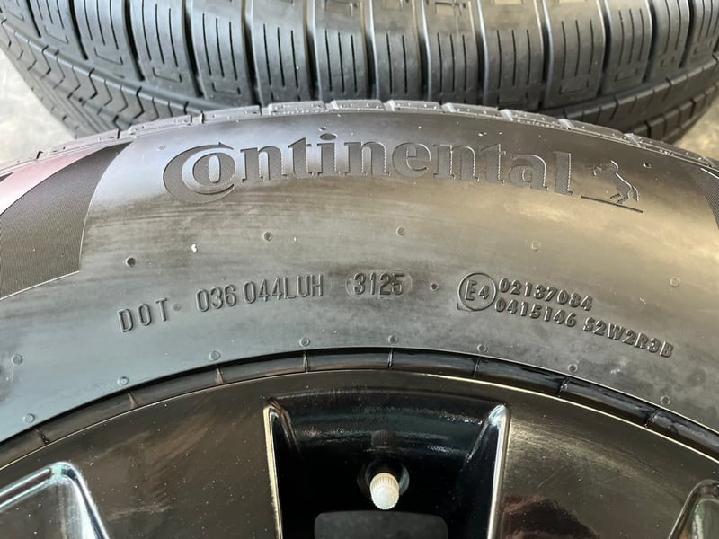 ล้อแม็กพร้อมยางป้ายแดง Toyota Revo Rocco ขอบ 17 สีดำ สวยกริ๊บ