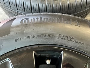 ล้อแม็กพร้อมยางป้ายแดง Toyota Revo Rocco ขอบ 17 สีดำ สวยกริ๊บ