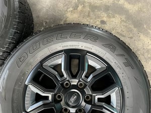 ล้อแม็กป้ายแดงพร้อมยาง Ford Ranger XLS ขอบ 17 สภาพสวย