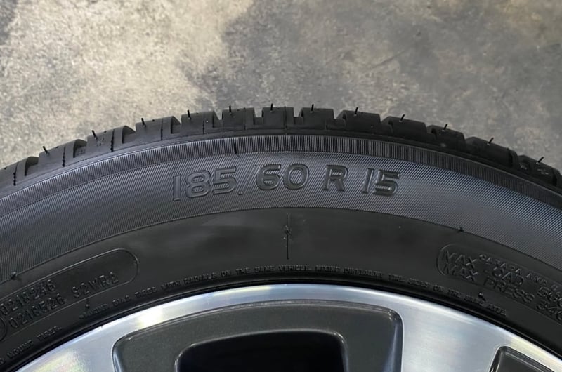 ล้อแม็ก Toyota Yaris Ative ขอบ 15 เทาหน้าเงา พร้อมยาง 185-60-15 Michelin ปี 25 ล้อแม็ก Toyota Yaris Ative ขอบ 15 เทาหน้าเงา พร้อมยาง 185-60-15 Michelin ปี 25