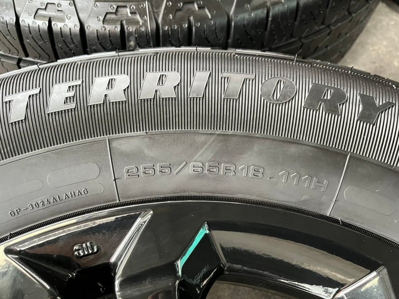 ล้อแม็ก Mitsu Triton Athlete ขอบ 18 สีดำแท้ พร้อมยางใหม่ป้ายแดง 255-65-18 Goodyear ปี 24