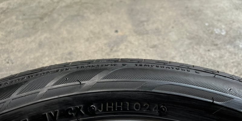 ยาง 165-65-14 Bridgestone ปี 24 สภาพสวย