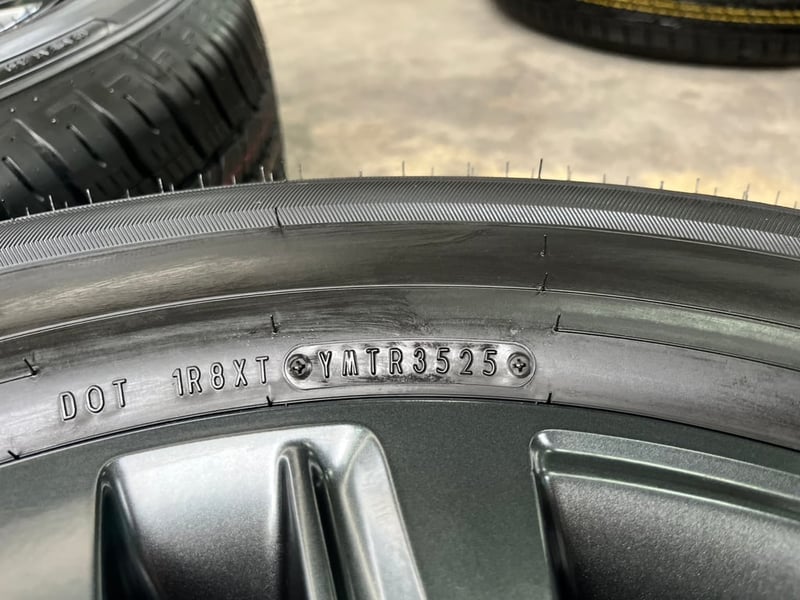 ล้อแม็กพร้อมยางใหม่ป้ายแดง Toyota Fortuner Leader G+ รุ่นใหม่ล่าสุด ขอบ 18 ปี 25 