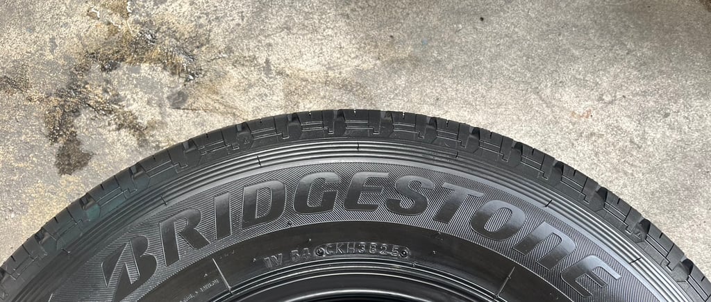 ยางใหม่ป้ายแดง 195R14 Bridgestone ปลายปี 25 เหมาะสำหรับ รถกระบะบรรทุกตัวเตี้ย ยางใหม่ป้ายแดง 195R14 Bridgestone ปลายปี 25 เหมาะสำหรับ รถกระบะบรรทุกตัวเตี้ย