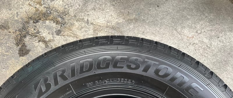 ยางใหม่ป้ายแดง 195R14 Bridgestone ปลายปี 25 เหมาะสำหรับ รถกระบะบรรทุกตัวเตี้ย ยางใหม่ป้ายแดง 195R14 Bridgestone ปลายปี 25 เหมาะสำหรับ รถกระบะบรรทุกตัวเตี้ย