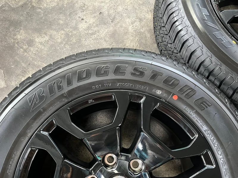 ล้อแม็กป้ายแดง Toyota Land Cruiser FJ รุ่นใหม่ล่าสุด ขอบ 18 พร้อมยางป้ายแดง 265-60-18 Bridgestone ปี 26 ล้อแม็กป้ายแดง Toyota Land Cruiser FJ รุ่นใหม่ล่าสุด ขอบ 18 พร้อมยางป้ายแดง 265-60-18 Bridgestone ปี 26