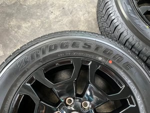 ล้อแม็กป้ายแดง Toyota Land Cruiser FJ รุ่นใหม่ล่าสุด ขอบ 18 พร้อมยางป้ายแดง 265-60-18 Bridgestone ปี 26 ล้อแม็กป้ายแดง Toyota Land Cruiser FJ รุ่นใหม่ล่าสุด ขอบ 18 พร้อมยางป้ายแดง 265-60-18 Bridgestone ปี 26