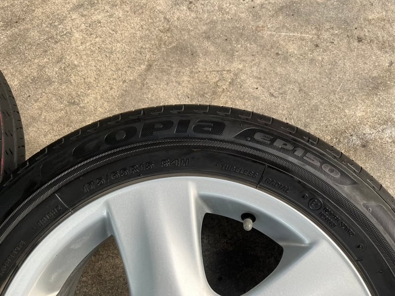 ล้อแม็ก Toyota Vios 5 ก้าน ขอบ 15 แถมยาง 175-65-15 Bridgestone ปลายปี 21