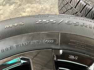 ล้อแม็กพร้อมยางใหม่ป้ายแดง Mitsu Pajero ขอบ 18 สีดำ สวยกริ๊บ ล้อแม็กพร้อมยางใหม่ป้ายแดง Mitsu Pajero ขอบ 18 สีดำ สวยกริ๊บ