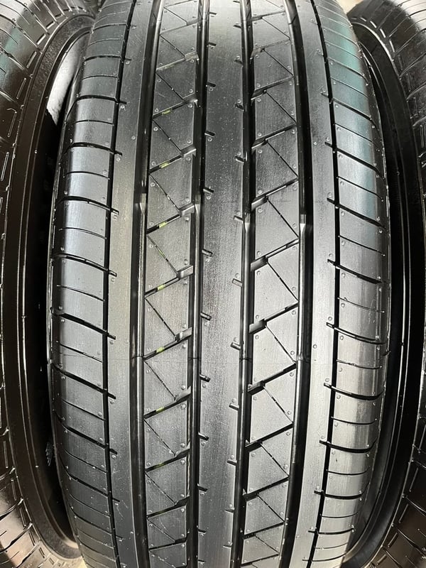 ยางป้ายแดง 235-65-16 Yokohama ปลายปี 25 สวยกริ๊บ ใส่กับ รถตู้ ,รถกระบะตัวเตี้ย ได้เลย ยางป้ายแดง 235-65-16 Yokohama ปลายปี 25 สวยกริ๊บ ใส่กับ รถตู้ ,รถกระบะตัวเตี้ย ได้เลย