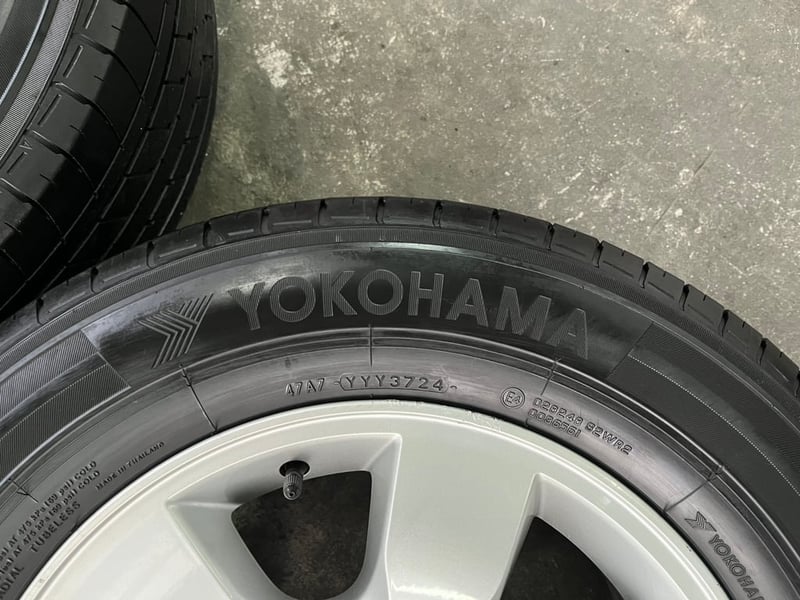 ล้อแม็ก 6รู139 Toyota ขอบ 16 พร้อมยาง 235-65-16 Yokohama ปลายปี 24 ใส่กับ รถตู้ Commuter 6รู139 ได้เลย ล้อแม็ก 6รู139 Toyota ขอบ 16 พร้อมยาง 235-65-16 Yokohama ปลายปี 24 ใส่กับ รถตู้ Commuter 6รู139 ได้เลย