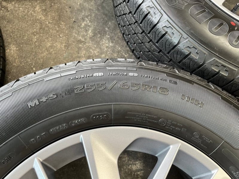 ล้อแม็กป้ายแดง ISUZU MU-X ขอบ 18 สีเทา พร้อมยางใหม่ป้ายแดง 255-65-18 Goodyear ปี 25