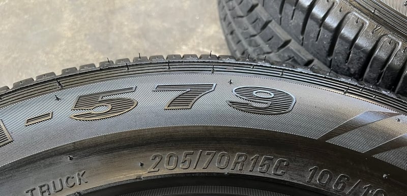 ยาง 205-70-15 Maxxis ปี 24 สภาพสวย