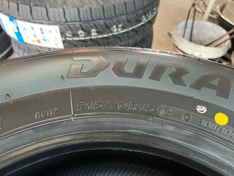 ยางใหม่ 215-70-15 Bridgestone ปลายปี 25 ใส่กับ รถกระบะตัวเตี้ย ได้ทุกรุ่น