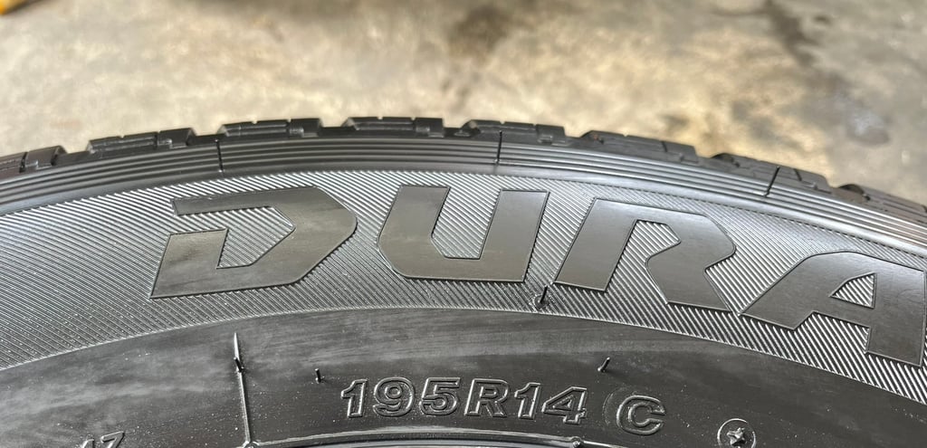 ยางใหม่ป้ายแดง 195R14 Bridgestone ปลายปี 25 เหมาะสำหรับ รถกระบะบรรทุกตัวเตี้ย ยางใหม่ป้ายแดง 195R14 Bridgestone ปลายปี 25 เหมาะสำหรับ รถกระบะบรรทุกตัวเตี้ย