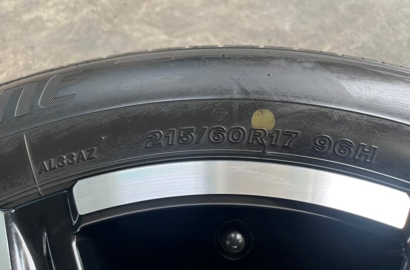 ล้อแม็ก Honda HRV ตัวท็อป ขอบ 17 ดำหน้าเงา พร้อมยาง 215-60-17 Bridgestone ปี 22