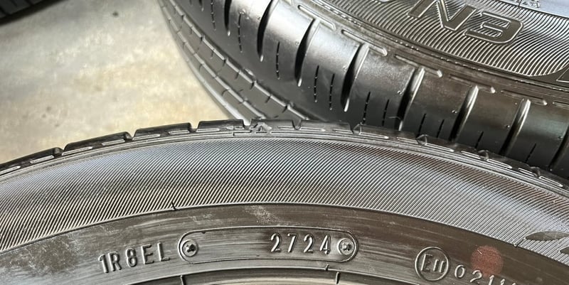 ยาง 185-60-16 Dunlop ปี 24 สภาพสวย ยาง 185-60-16 Dunlop ปี 24 สภาพสวย