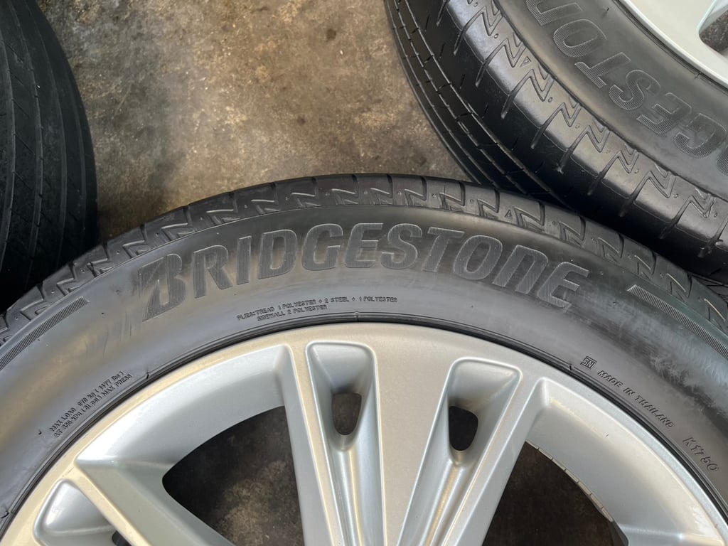 ล้อแม็ก 5รู114 Toyota INNOVA ขอบ 17 พร้อมยาง 215-55-17 Bridgestone ปี 23