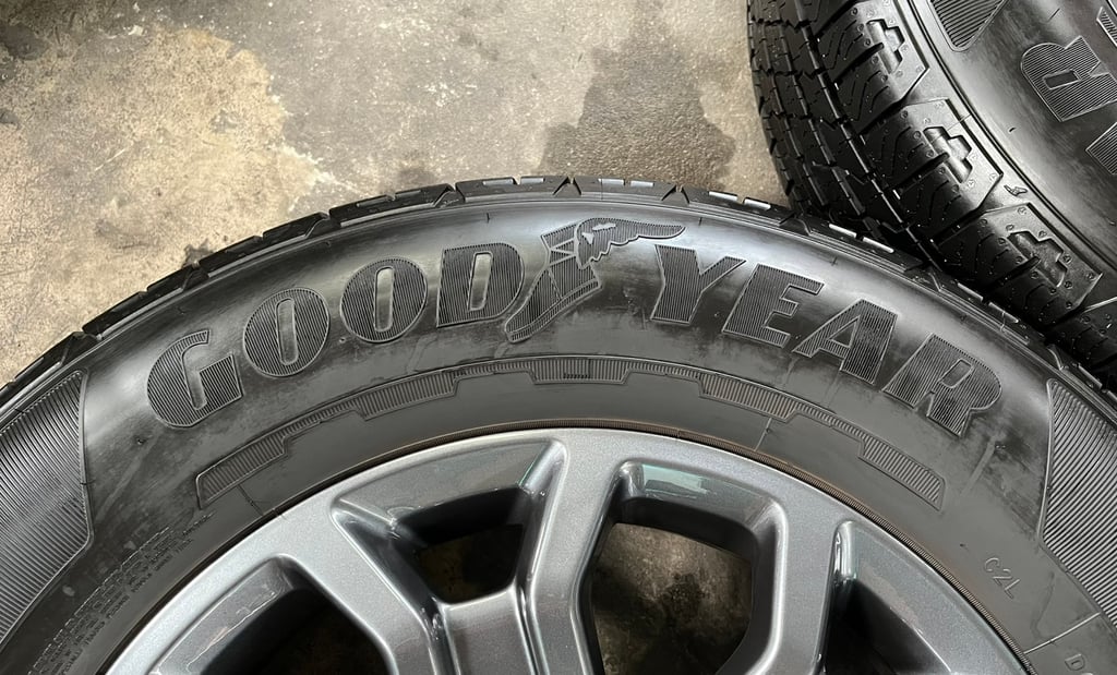 ล้อแม็กพร้อมยางใหม่ป้ายแดง Ford Next-Gen Wildtrak ขอบ 18 สีเทา ใหม่กริ๊บ