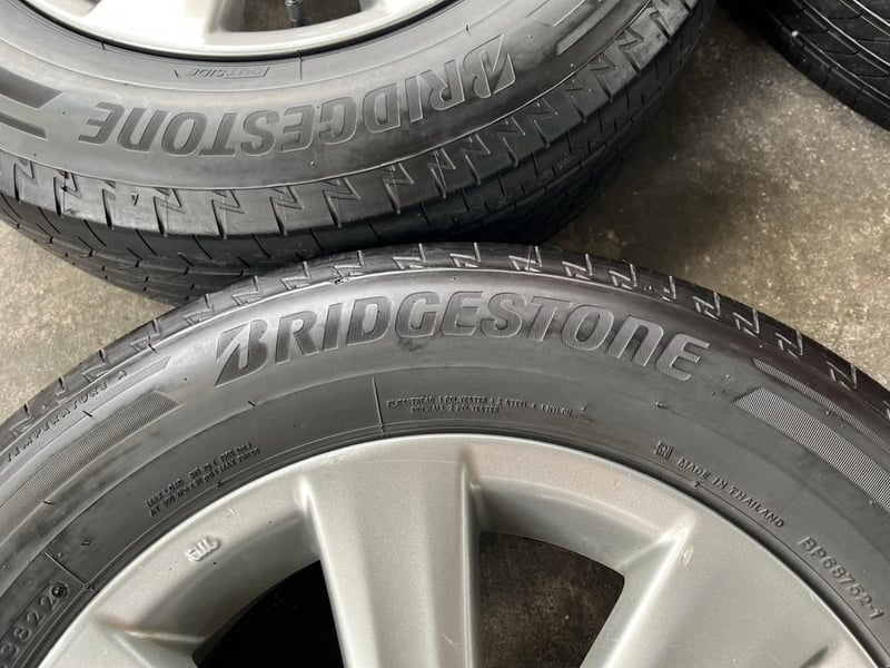 ล้อแม็ก 5รู100 Toyota Altis ขอบ 15 สีเทา พร้อมยาง 195-65-15 Bridgestone ปลายปี 22