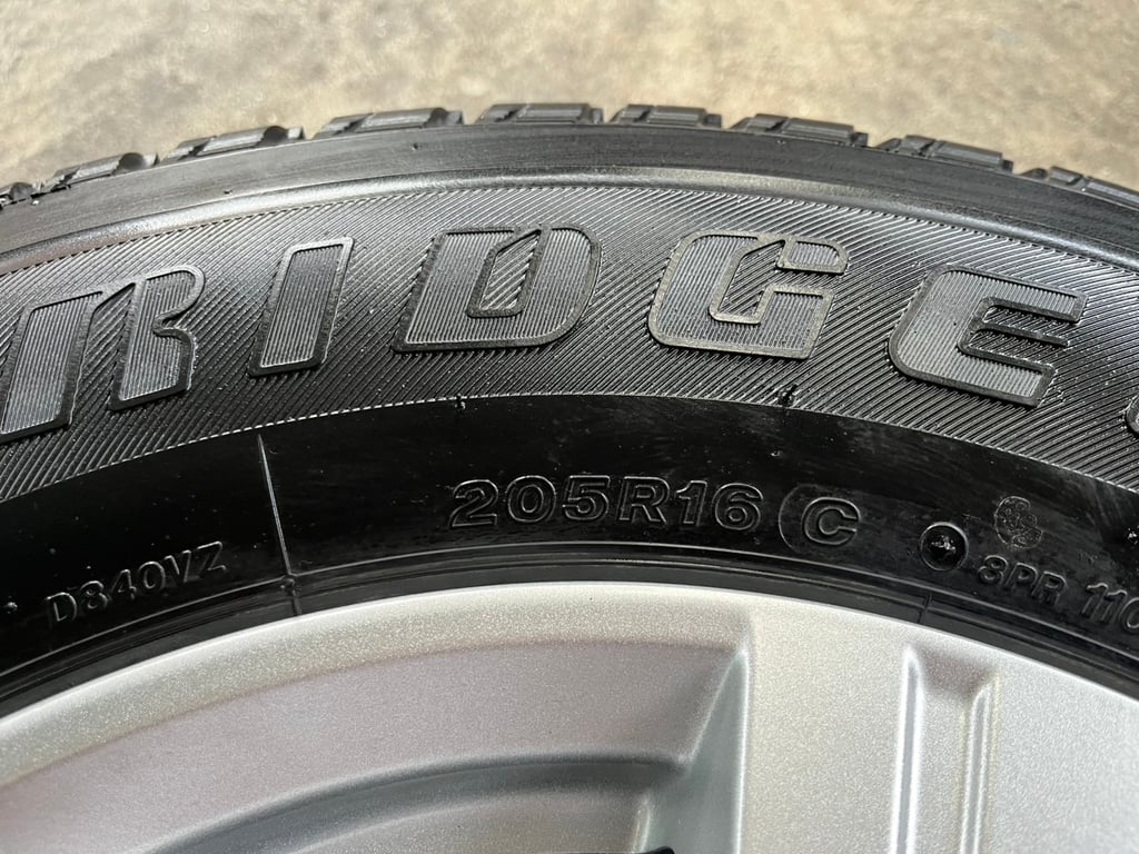 ล้อแม็ก 5รู114 Mitsu Triton ขอบ 16 แถมยาง 205R16 Bridgestone ปี 19