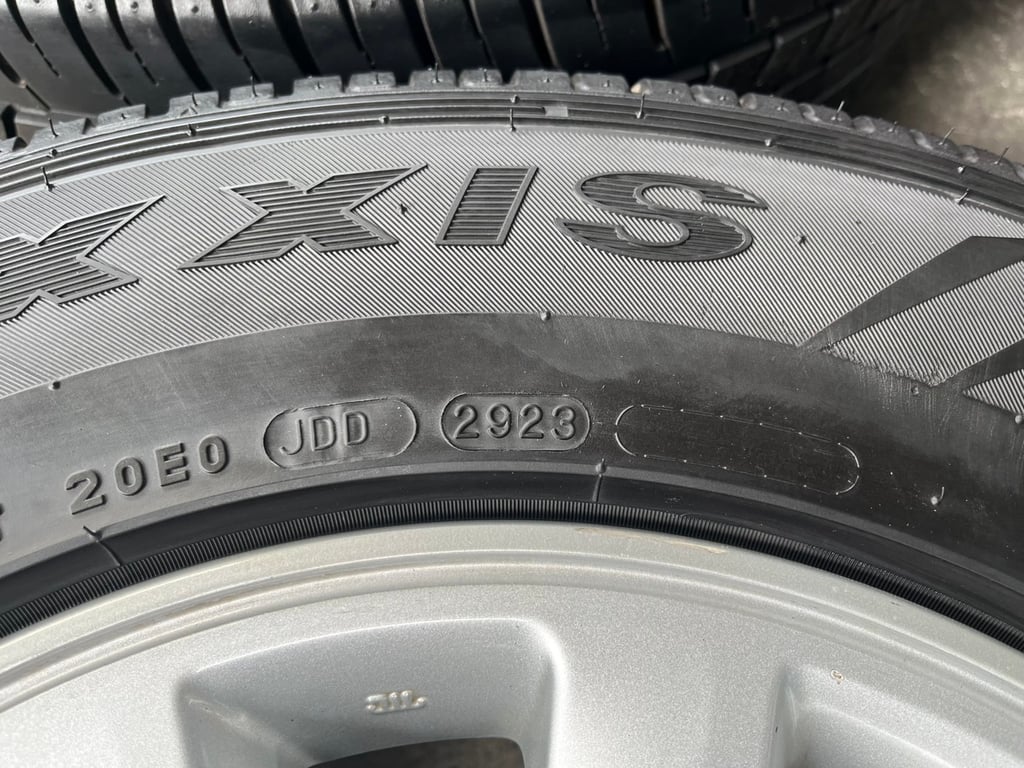 ล้อแม็ก 5รู114 Toyota ขอบ 15 พร้อมยาง 215-70-15 Maxxis ปี 23 ล้อแม็ก 5รู114 Toyota ขอบ 15 พร้อมยาง 215-70-15 Maxxis ปี 23
