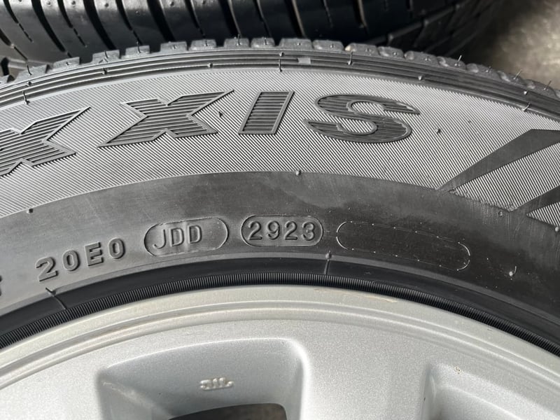 ล้อแม็ก 5รู114 Toyota ขอบ 15 พร้อมยาง 215-70-15 Maxxis ปี 23