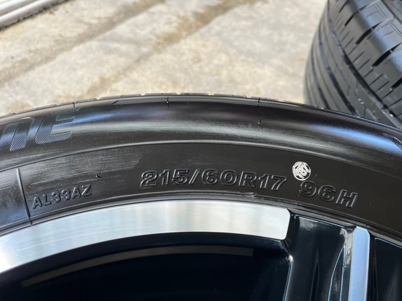 ล้อแม็กป้ายแดง Honda HRV ตัวท็อป รุ่นใหม่ล่าสุด ขอบ 17 พร้อมยางน้องๆป้ายแดง 215-60-17 Bridgestone ปี 25