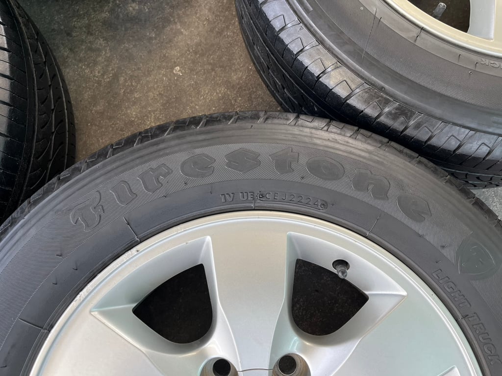 ล้อแม็ก 6รู139 Toyota ขอบ 16 พร้อมยาง 215-65-16 Firestone ปี 24 ใส่กับ รถตู้ Commuter 6รู139 ได้เลย ล้อแม็ก 6รู139 Toyota ขอบ 16 พร้อมยาง 215-65-16 Firestone ปี 24 ใส่กับ รถตู้ Commuter 6รู139 ได้เลย